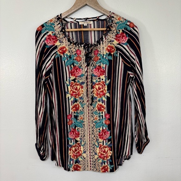 ANDREE BY UNIT Tops - Andree by Unit Women’s Striped Embroidered Floral Blouse Size Small